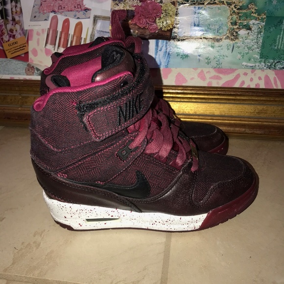 Nike Air Max Revolution Sky High Qs